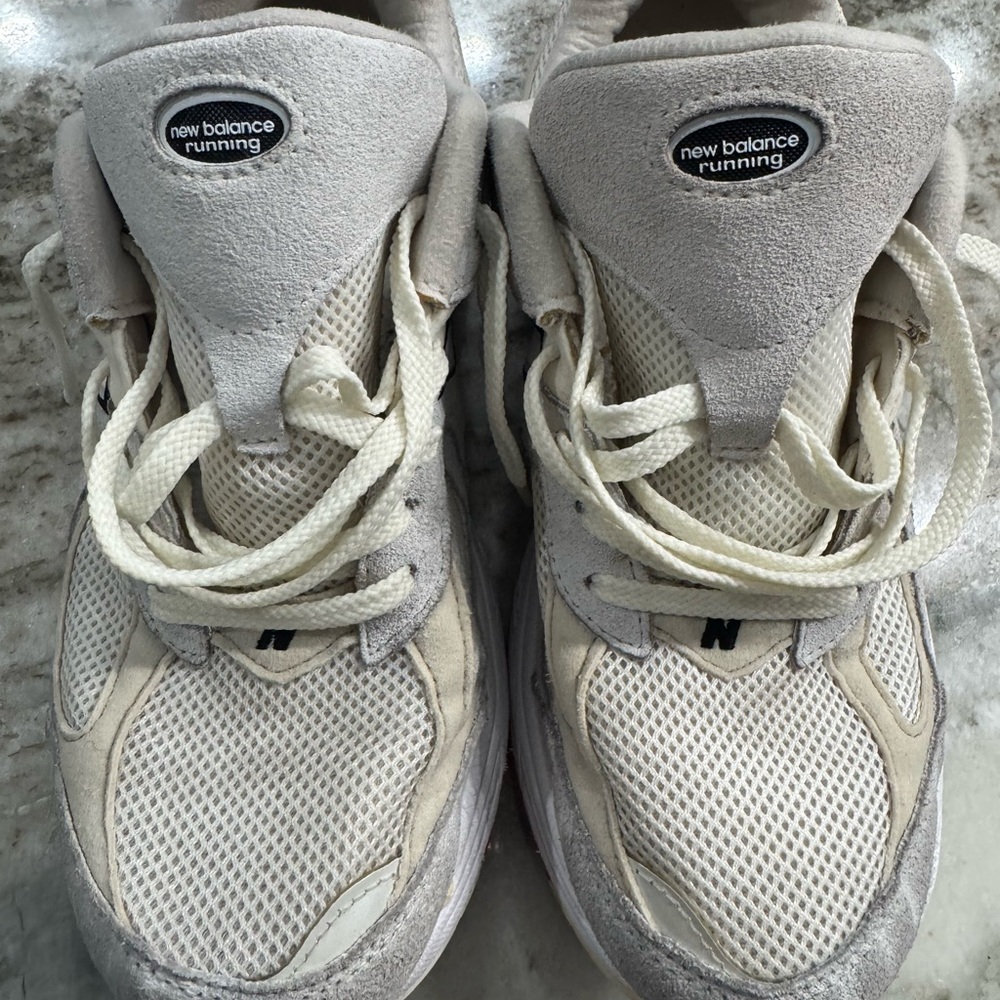 New Balance 2002R Sneakers - Light Gray - Picture 10 of 11
